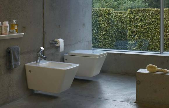 Il Bagno Alessi dOt, Bidet wandh�ngend aus Sanit�rkeramik, Gr��e 580x390mm, mit Ab- und �berlaufsystem Clou, Artikel-Nr. 83090.1, Il Bagno Alessi dOt, Tiefsp�l-Klosett wandh�ngend aus Sanit�rkeramik, Gr��e 580x390mm, Artikel-Nr. 82090.0, WC-Sitz mit Deckel und hydraulischer Absenkautomatik, Artikel-Nr. 89290.1